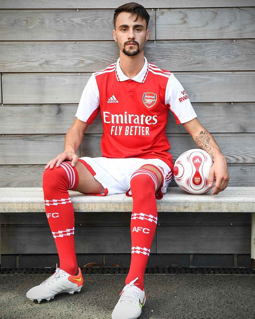 英超赛程吃紧，塞维利亚冲刺阶段复出首秀，质疑声仍在，团队化学反应显著的简单介绍-体育赛事