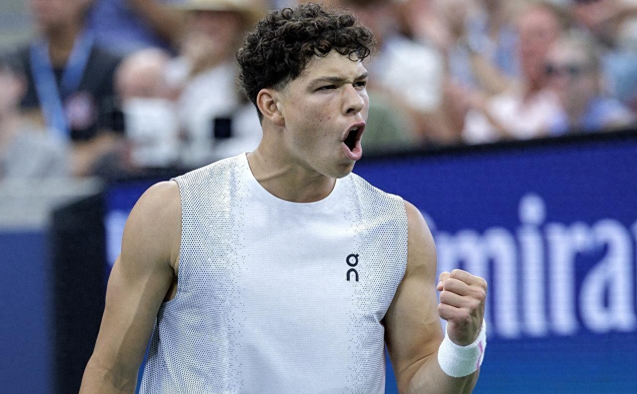 窗口期突围战来临；丹佛掘金围绕欧联状态回暖；赛场秩序良好；身体对抗强度拉满的简单介绍-体育新闻